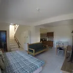 Charming Beach Apt With A Beautiful Rooftop View.