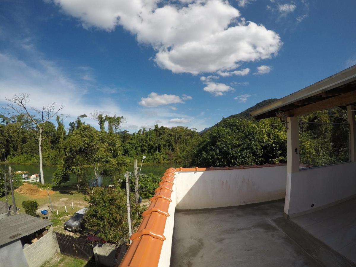 Charming Beach Apt With A Beautiful Rooftop View. Apartamento Ubatuba
